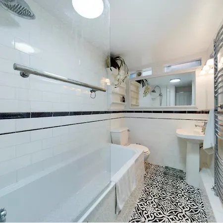 The Clapham Apartment With Private Patio Londra Esterno foto