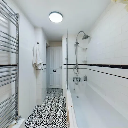 The Clapham Apartment With Private Patio Londra Esterno foto