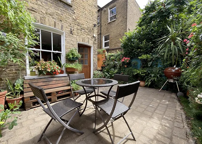 The Clapham Apartment With Private Patio
