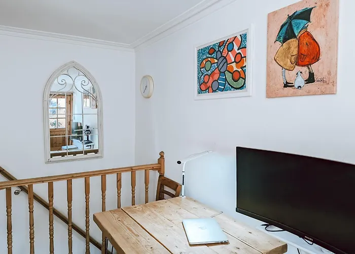 The Clapham Apartment With Private Patio